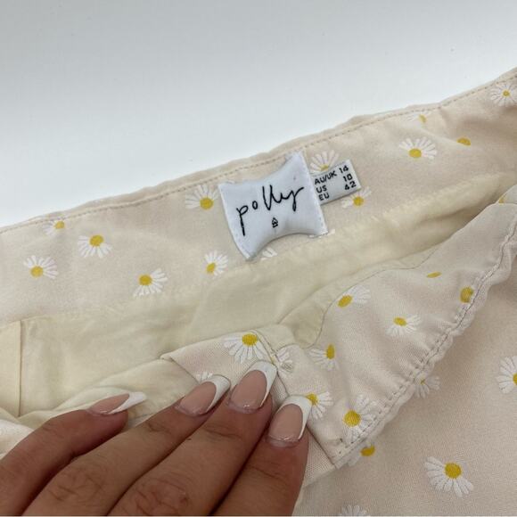 Princess Polly Fernie Mini Skirt in Daisy Floral Print Beige Button Side Sz 10 - Picture 10 of 12